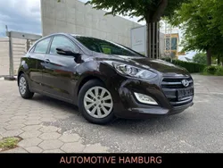 Braun Gebraucht 2017 Hyundai i30 Limousine | 8.290 € (Fairer Preis)