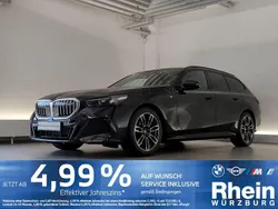 Saphirschwarz metallic Gebraucht 2024 BMW 520 M Sport Kombi | 53.579 € (Superpreis)