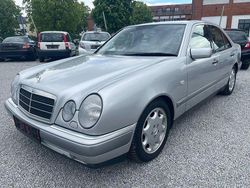Brillantsilber metallic Gebraucht 1995 Mercedes E320 Elegance Limousine | 14.990 €