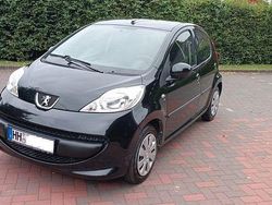 Schwarz Gebraucht 2006 Peugeot 107 Kleinwagen | 2.000 € (Fairer Preis)