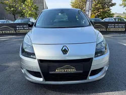 Grau Gebraucht 2011 Renault Scénic III Bose Edition Van / Kleinbus | 5.590 € (Fairer Preis)