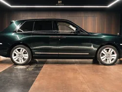 Grün Gebraucht 2021 Rolls Royce Cullinan SUV | 409.900 € (Fairer Preis)