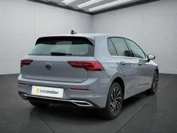 Grau Gebraucht 2022 VW Golf VIII Kleinwagen | 22.199 € (Guter Preis)