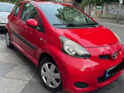 Rot Gebraucht 2009 Toyota Aygo Kleinwagen | 2.400 € (Fairer Preis)
