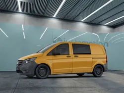 Gelb Gebraucht 2021 Mercedes Vito Van / Kleinbus | 39.884 € (Fairer Preis)