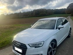 Weiß Gebraucht 2018 Audi A3 Sportback Comfort Kleinwagen | 21.500 € (Teuer)