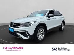 Weiss Gebraucht 2024 VW Tiguan Allspace Life SUV | 38.480 € (Fairer Preis)