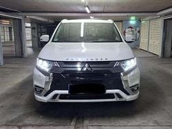 Gebraucht 2020 Mitsubishi Outlander P-HEV Diamant Edition SUV | 24.400 € (Etwas zu teuer)