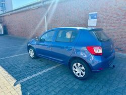 Blau Gebraucht 2014 Dacia Sandero Lauréate Kleinwagen | 5.500 € (Guter Preis)