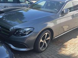 Grau Gebraucht 2018 Mercedes 220 Kombi | 28.000 €