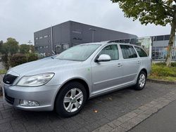 Silber Gebraucht 2012 Skoda Octavia GreenLine Kombi | 5.200 €