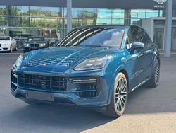 Blau Gebraucht 2024 Porsche Cayenne Turbo E-Hybrid SUV | 159.990 €