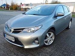 Silber Gebraucht 2015 Toyota Auris Hybrid Edition Limousine | 11.900 € (Fairer Preis)