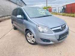 Silber Gebraucht 2011 Opel Zafira Van / Kleinbus | 3.699 € (Fairer Preis)