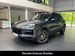 Quarzitgraumetallic Gebraucht 2024 Porsche Cayenne S E-Hybrid Chrono SUV | 118.900 €
