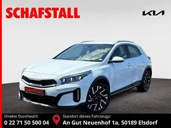Weiss ((wd) cararraweiss) Gebraucht 2024 Kia XCeed Comfort SUV | 23.479 € (Superpreis)
