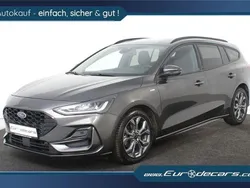 Grau Gebraucht 2023 Ford Focus ST-Line Kombi | 19.600 € (Fairer Preis)