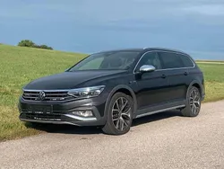 Grau Gebraucht 2021 VW Passat Alltrack Business Kombi | 26.200 €
