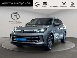 Oyster silver metallic Gebraucht 2024 VW Tiguan Elegance SUV | 39.950 € (Fairer Preis)