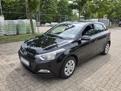 Schwarz Gebraucht 2016 Hyundai i20 Kleinwagen | 7.900 € (Fairer Preis)