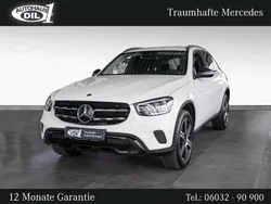 Weiß (polarweiß) Gebraucht 2021 Mercedes GLC200 Night SUV | 36.650 € (Fairer Preis)