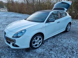 Weiß Gebraucht 2015 Alfa Romeo Giulietta Sprint Limousine | 9.000 € (Fairer Preis)