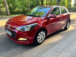 Rot Gebraucht 2016 Hyundai i20 Trend Kleinwagen | 7.200 € (Guter Preis)