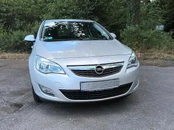 Silber Gebraucht 2010 Opel Astra Selection Limousine | 4.100 € (Fairer Preis)