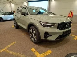 Sagegrün / metallic Gebraucht 2024 Volvo XC40 Plus SUV | 37.890 € (Fairer Preis)