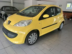 Gelb Gebraucht 2008 Peugeot 107 Kleinwagen | 2.600 € (Teuer)