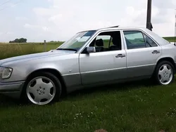 Silber Gebraucht 1994 Mercedes E420 Limousine | 22.999 €