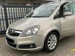 Grau Gebraucht 2005 Opel Zafira Van / Kleinbus | 5.499 € (Teuer)