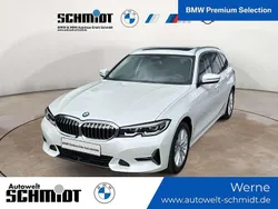 Mineralweiß metallic Gebraucht 2020 BMW 330 Luxury Line Kombi | 30.790 € (Guter Preis)