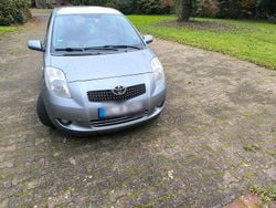 Grau Gebraucht 2008 Toyota Yaris Limousine | 2.100 € (Teuer)