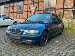 Blau Gebraucht 2004 BMW 116 Kleinwagen | 750 €