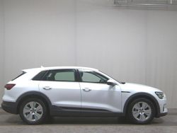 Gletscherweiß metallic Gebraucht 2021 Audi e-tron Basis SUV | 22.480 € (Guter Preis)