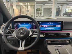 Grau Gebraucht 2025 Mercedes V250 Avantgarde Van / Kleinbus | 80.990 € (Fairer Preis)