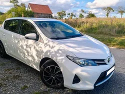 Weiß Gebraucht 2014 Toyota Auris Limousine | 8.300 € (Fairer Preis)
