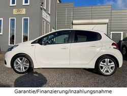 Weiß Gebraucht 2016 Peugeot 208 Style Kleinwagen | 6.900 € (Fairer Preis)