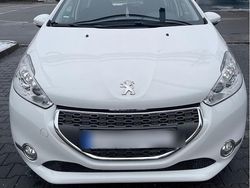 Weiß Gebraucht 2013 Peugeot 208 Allure Kleinwagen | 9.000 € (Teuer)