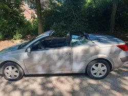 Grau Gebraucht 2004 Renault Mégane Cabriolet Dynamique Cabrio | 766 € (Guter Preis)