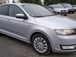 Silber Gebraucht 2013 Skoda Rapid Ambition Limousine | 8.490 € (Fairer Preis)