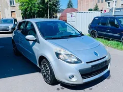 Silber Gebraucht 2010 Renault Clio II Dynamique Limousine | 3.499 € (Fairer Preis)