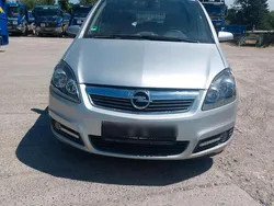 Silber Gebraucht 2006 Opel Zafira Van / Kleinbus | 3.000 €