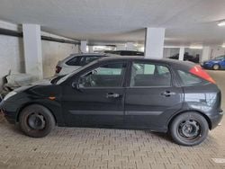 Schwarz Gebraucht 2002 Ford Focus Futura Kombi | 500 € (Guter Preis)