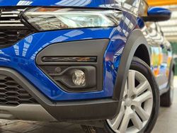 Stahlblau Gebraucht 2024 Dacia Sandero Expression Kleinwagen | 17.990 € (Fairer Preis)