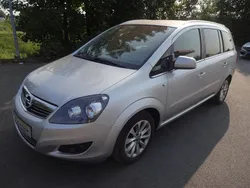 Silber Gebraucht 2012 Opel Zafira Innovation Van / Kleinbus | 3.699 € (Guter Preis)