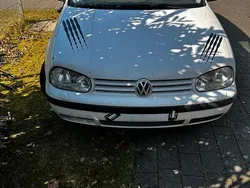 Weiß Gebraucht 1999 VW Golf IV Kleinwagen | 600 €