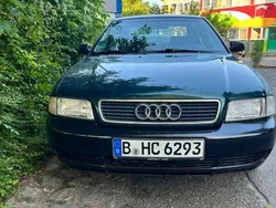 Grün Gebraucht 1995 Audi A4 Limousine | 699 €