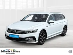 Weiß metallic Gebraucht 2024 VW Passat Elegance Kombi | 42.980 € (Teuer)